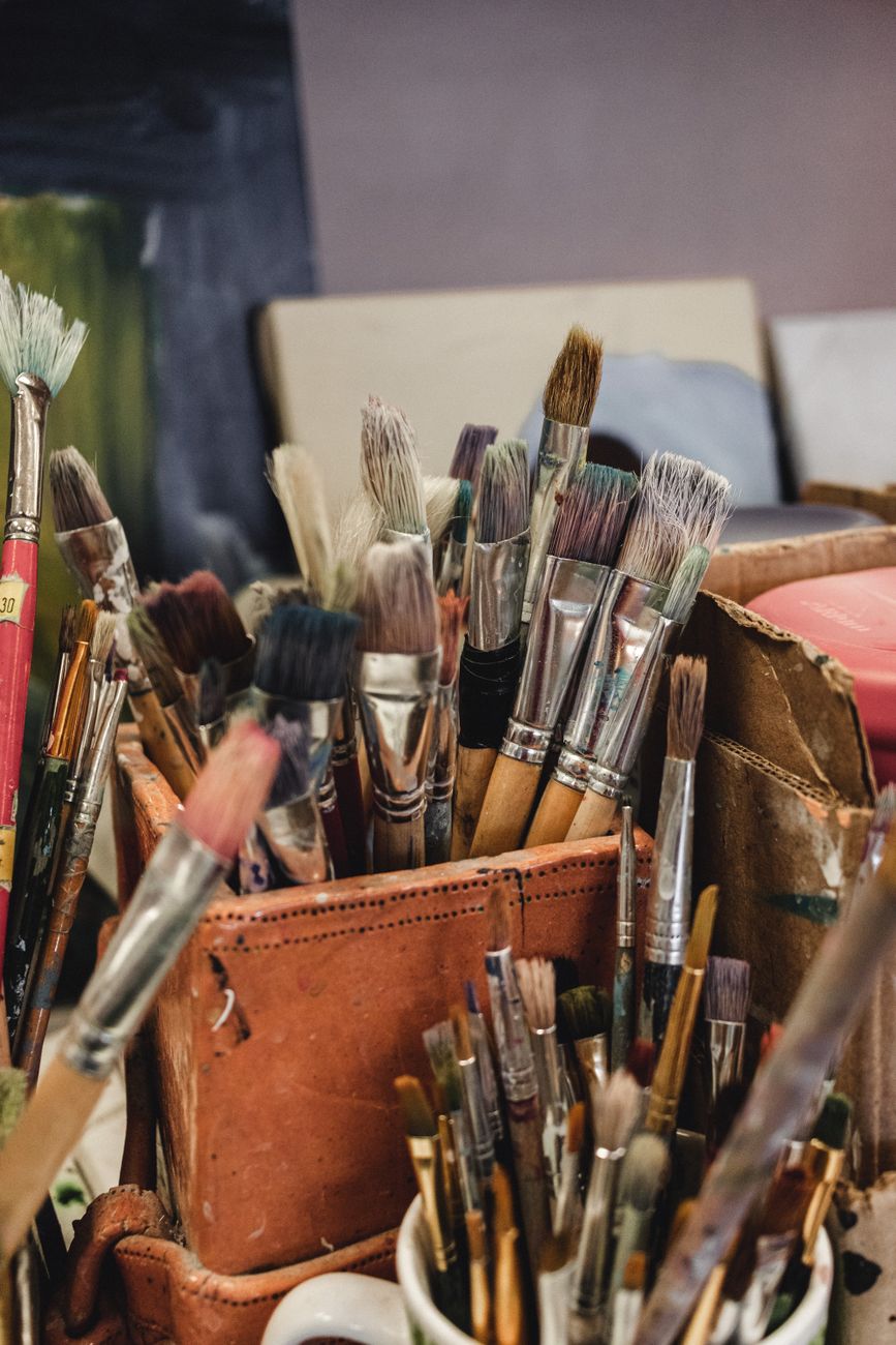 lots of artists paintbrushes